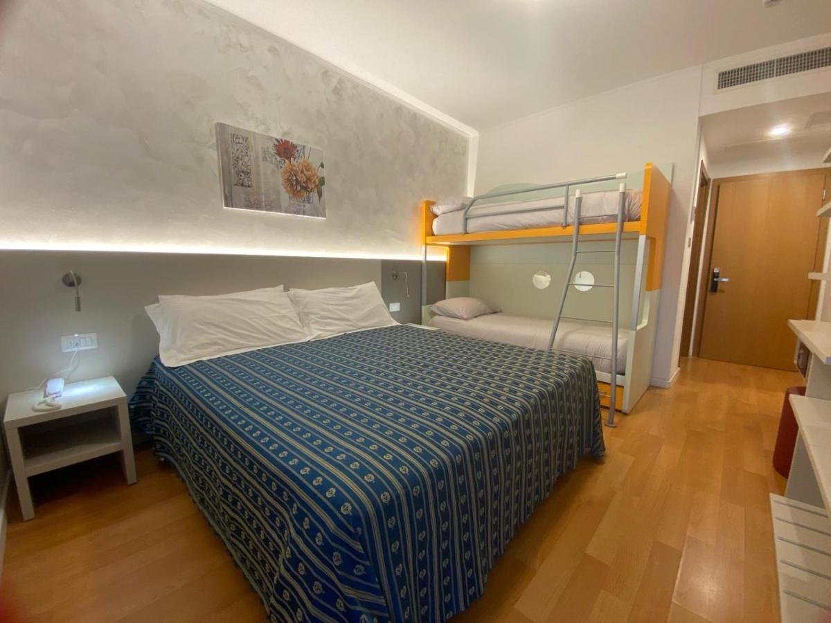 Hotel Angelini Torbole Sul Garda Luaran gambar