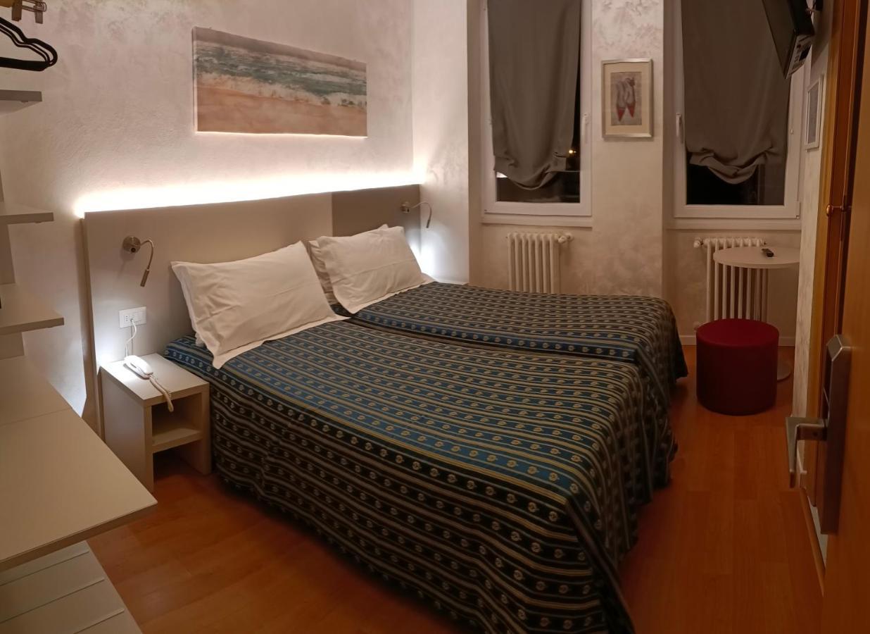 Hotel Angelini Torbole Sul Garda Luaran gambar