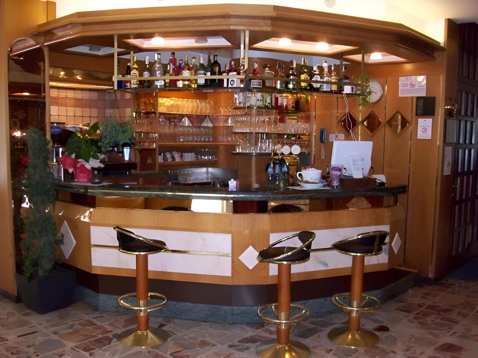 Hotel Angelini Torbole Sul Garda Luaran gambar