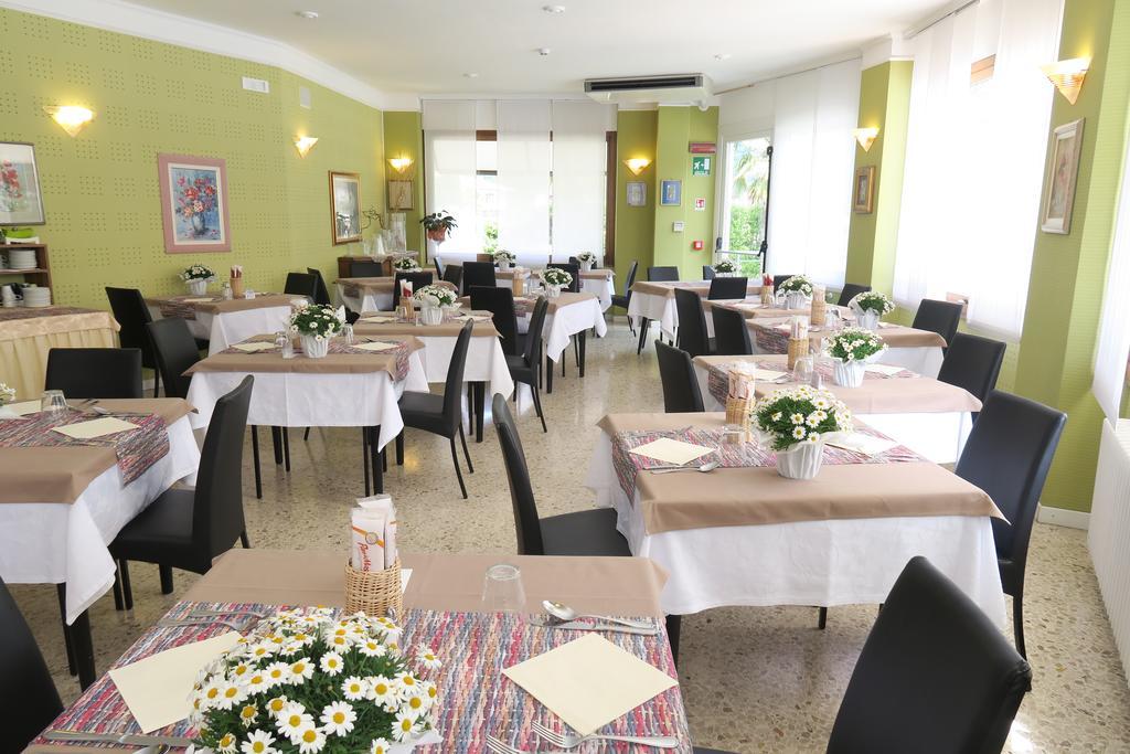 Hotel Angelini Torbole Sul Garda Luaran gambar