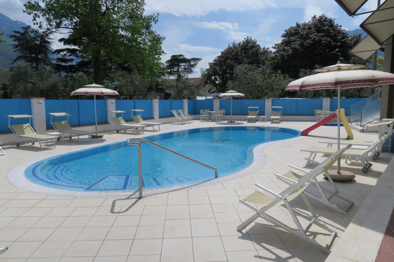 Hotel Angelini Torbole Sul Garda Luaran gambar